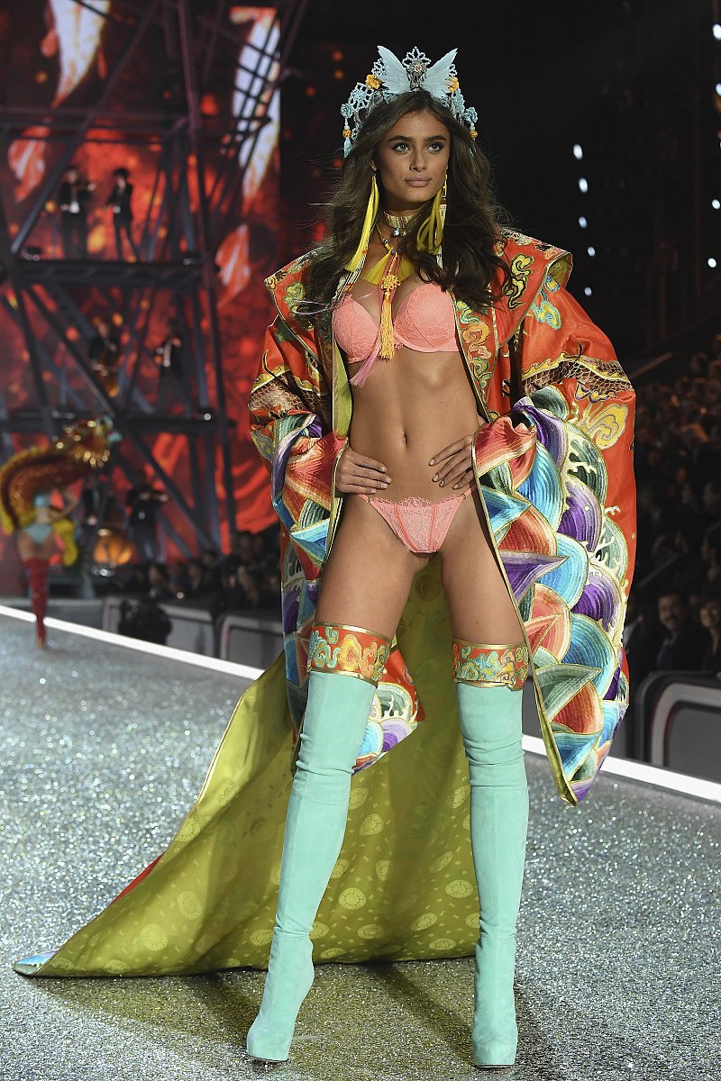 Victoria’s Secret “The Road Ahead”, 2016 fashion show - İç çamaşır - 1